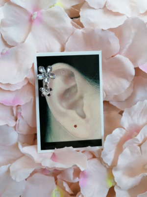 Серьга "Каффа" два цветка, цвет белый в серебре