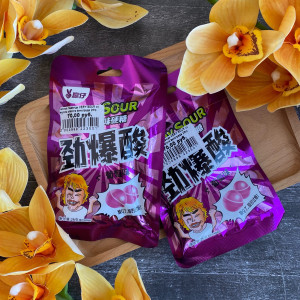 Кислые леденцы VERY SOUR со вкусом спелого винограда 26гр (20шт в блоке)