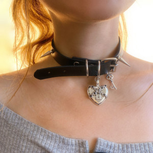 Чокер сердце в цепях и ключ чёрный bt149 shg17