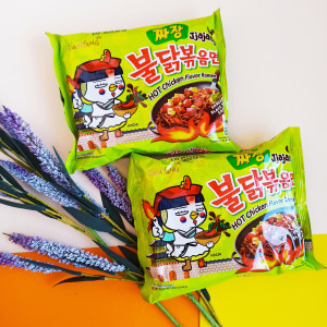 Лапша "ХОТ ЧИКЕН РАМЕН ЧАДЖАНГ" острая со вкусом курицы в бобовом соусе, 140г